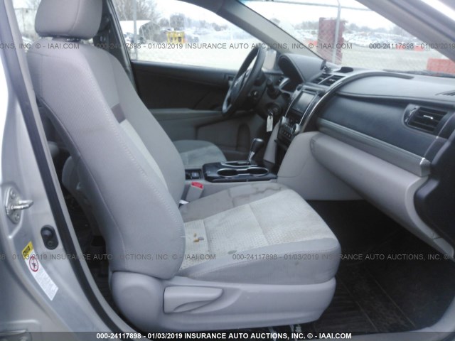 4T1BF1FK5DU272866 - 2013 TOYOTA CAMRY L/SE/LE/XLE 银色 照片 5