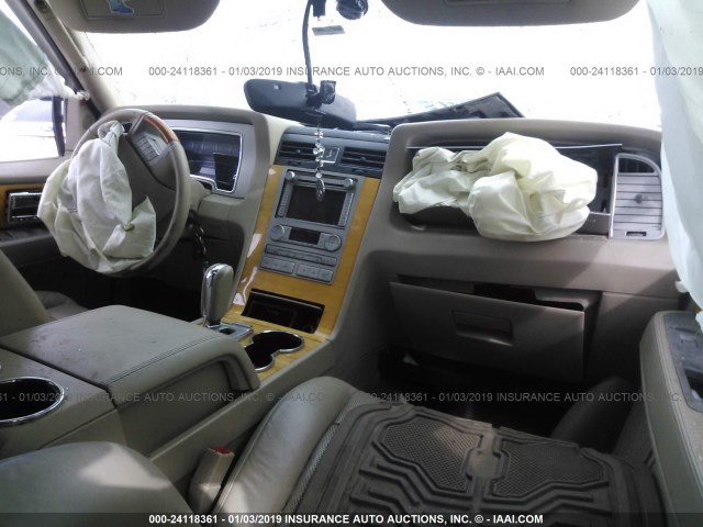5LMJJ2H55AEJ04560 - 2010 LINCOLN NAVIGATOR Ақ фото 5