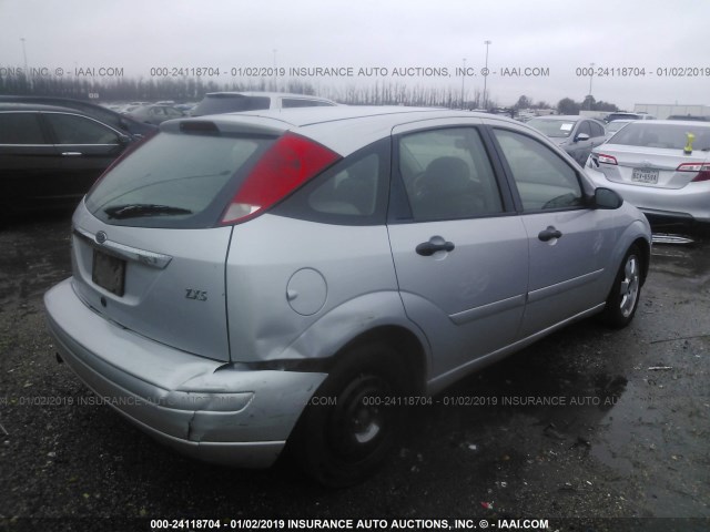 3FAFP37352R200596 - 2002 FORD FOCUS ZX5 SILVER photo 4