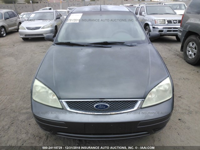 1FAFP34N35W310960 - 2005 FORD FOCUS ZX4 GRAY photo 6