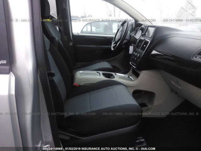 2C4RDGCG6CR139928 - 2012 DODGE GRAND CARAVAN SXT SILVER photo 5