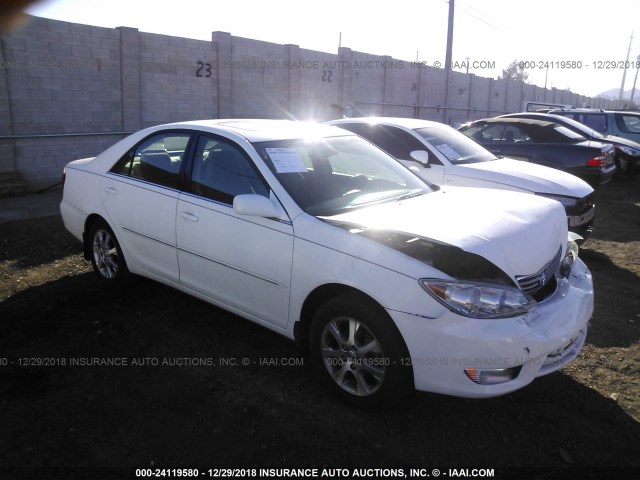 4T1BE30KX5U580561 - 2005 TOYOTA CAMRY LE/XLE/SE WHITE photo 1
