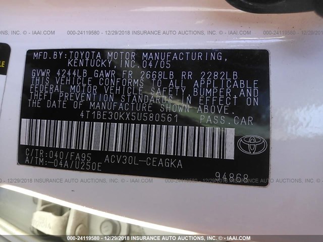 4T1BE30KX5U580561 - 2005 TOYOTA CAMRY LE/XLE/SE WHITE photo 9