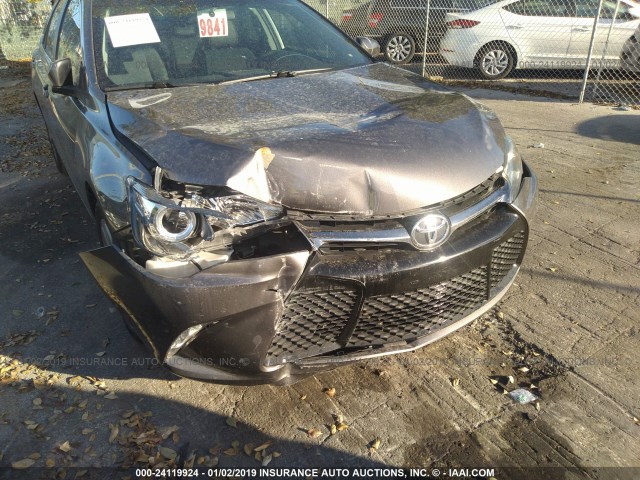 4T1BF1FK2GU233401 - 2016 TOYOTA CAMRY LE/XLE/SE/XSE GRAY photo 6