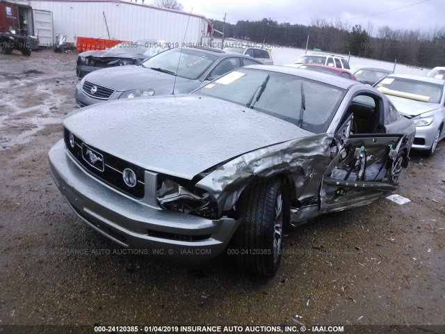 1ZVHT80NX85126088 - 2008 FORD MUSTANG GRAY photo 2