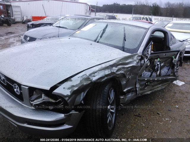 1ZVHT80NX85126088 - 2008 FORD MUSTANG GRAY photo 6