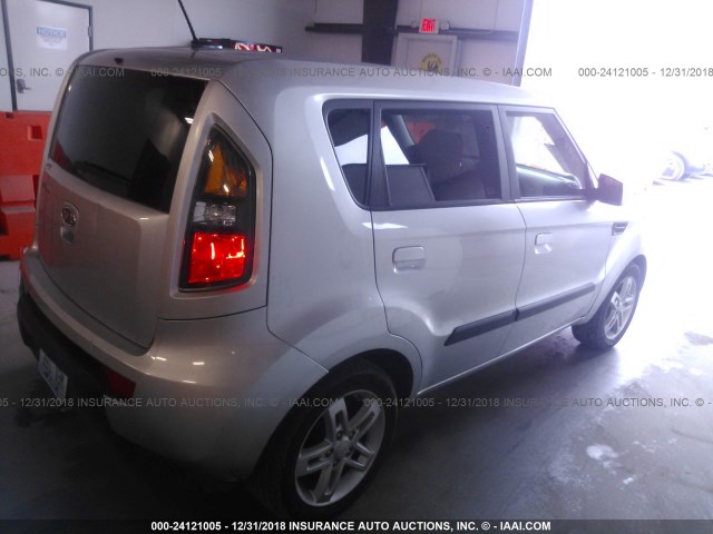 KNDJT2A21A7050244 - 2010 KIA SOUL +/!/SPORT SILVER photo 4