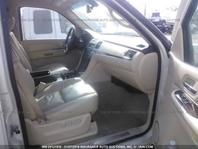 1GYFK66857R226426 - 2007 CADILLAC ESCALADE ESV WHITE photo 5