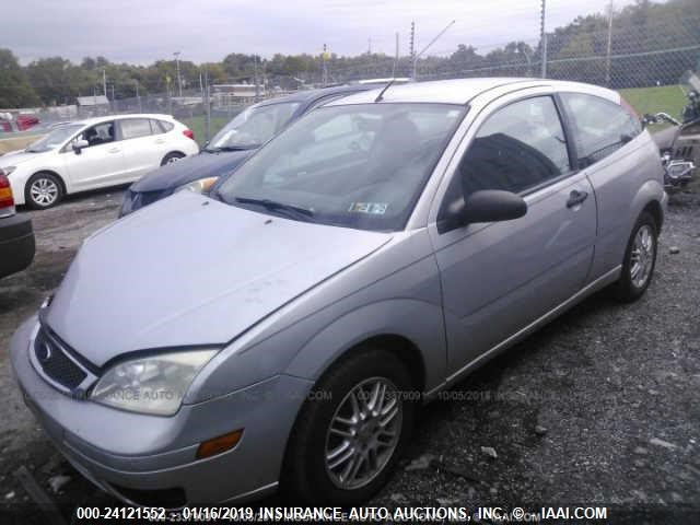 1FAHP31N27W309184 - 2007 FORD FOCUS ZX3/S/SE/SES SILVER photo 2