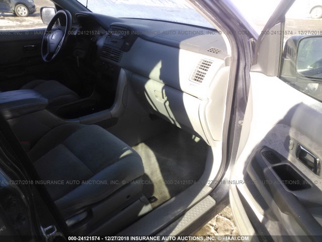 2HKYF18105H562141 - 2005 HONDA PILOT LX GRAY photo 5