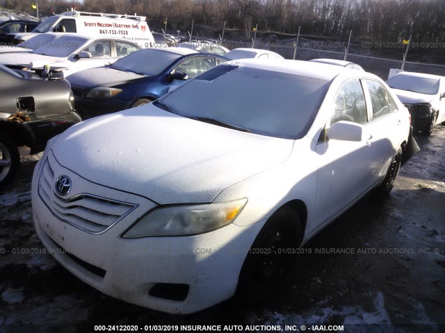4T1BF3EK3AU556733 - 2010 TOYOTA CAMRY SE/LE/XLE 白色 照片 2