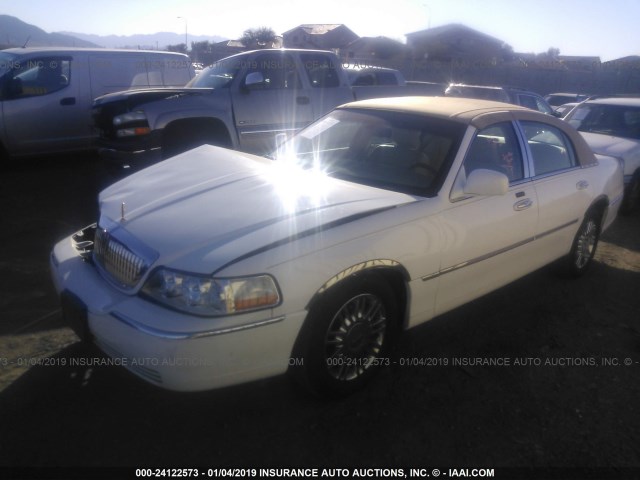 2LNHM82V89X632883 - 2009 LINCOLN TOWN CAR SIGNATURE LIMITED WHITE photo 2