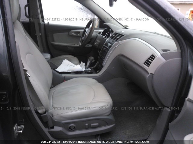 1GNLVGEDXAJ259570 - 2010 CHEVROLET TRAVERSE LT GRAY photo 5