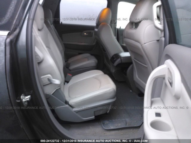 1GNLVGEDXAJ259570 - 2010 CHEVROLET TRAVERSE LT GRAY photo 8