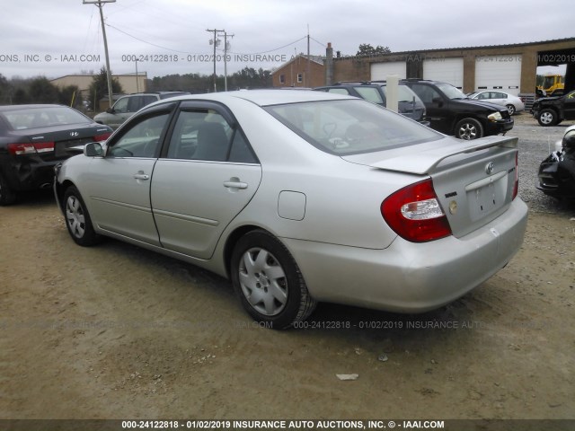 JTDBE32K330221512 - 2003 TOYOTA CAMRY LE/XLE SILVER photo 3