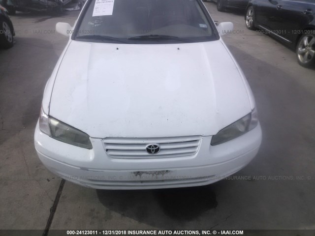 4T1BG22K3XU907807 - 1999 TOYOTA CAMRY CE/LE/XLE WHITE photo 6