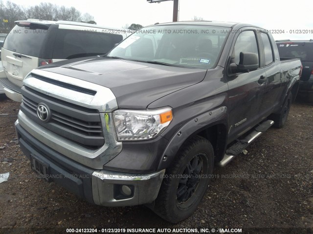 5TFRM5F19FX085204 - 2015 TOYOTA TUNDRA DOUBLE CAB SR/SR5 GRAY photo 2