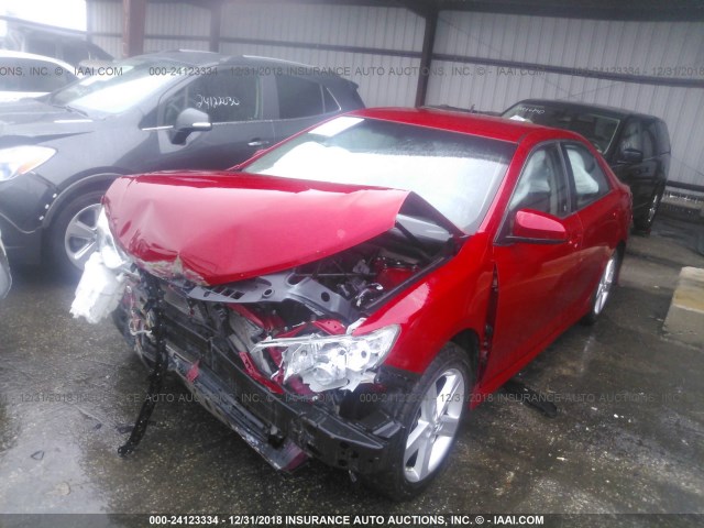 4T1BF1FK7EU839595 - 2014 TOYOTA CAMRY L/SE/LE/XLE RED photo 2