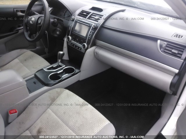 4T4BF1FK5CR191564 - 2012 TOYOTA CAMRY SE/LE/XLE 白色 照片 5