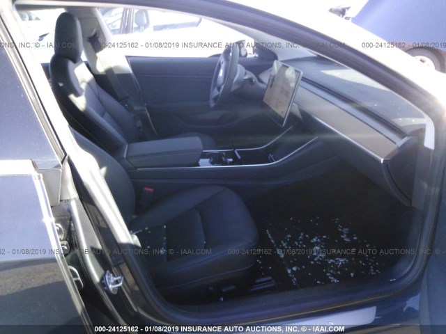 5YJ3E1EB3JF066673 - 2018 TESLA MODEL 3 GRAY photo 5