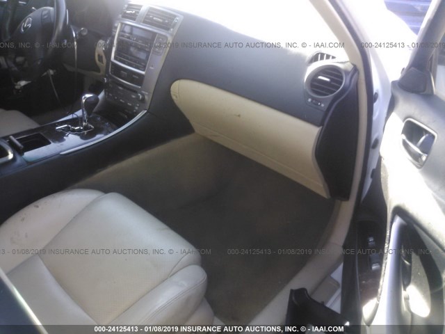 JTHBK262072038185 - 2007 LEXUS IS 250 WHITE photo 5