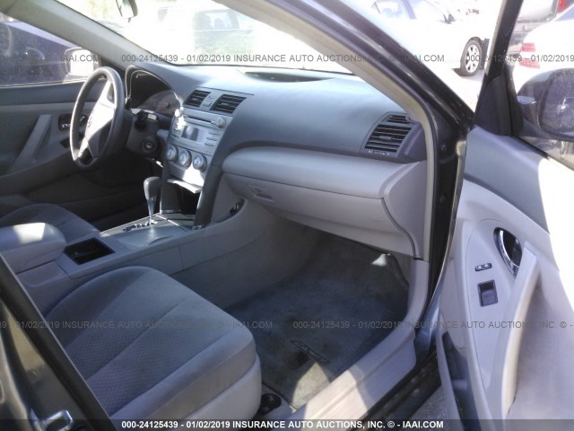 4T4BE46K19R110654 - 2009 TOYOTA CAMRY SE/LE/XLE GRAY photo 5