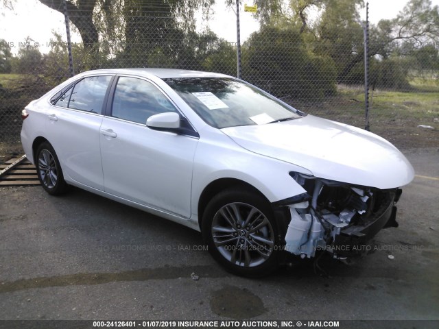 4T1BF1FK4FU105076 - 2015 TOYOTA CAMRY LE/XLE/SE/XSE WHITE photo 1