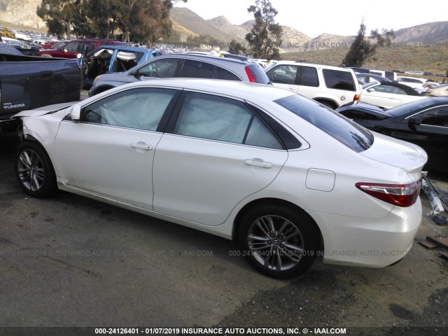 4T1BF1FK4FU105076 - 2015 TOYOTA CAMRY LE/XLE/SE/XSE WHITE photo 3