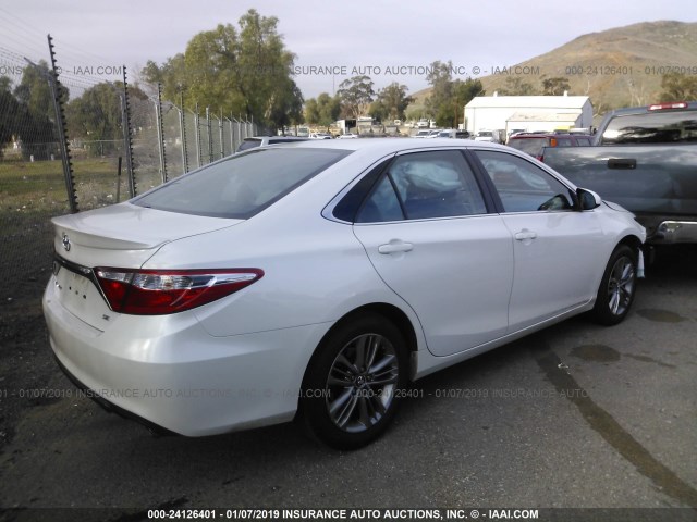 4T1BF1FK4FU105076 - 2015 TOYOTA CAMRY LE/XLE/SE/XSE WHITE photo 4