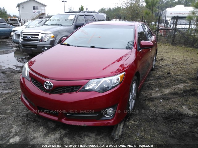 4T1BF1FK8EU731664 - 2014 TOYOTA CAMRY L/SE/LE/XLE Qırmızı foto 2