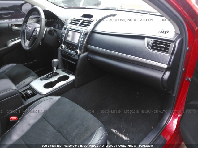 4T1BF1FK8EU731664 - 2014 TOYOTA CAMRY L/SE/LE/XLE Qırmızı foto 5