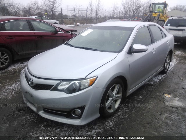 4T1BF1FK3CU069229 - 2012 TOYOTA CAMRY SE/LE/XLE SILVER photo 2