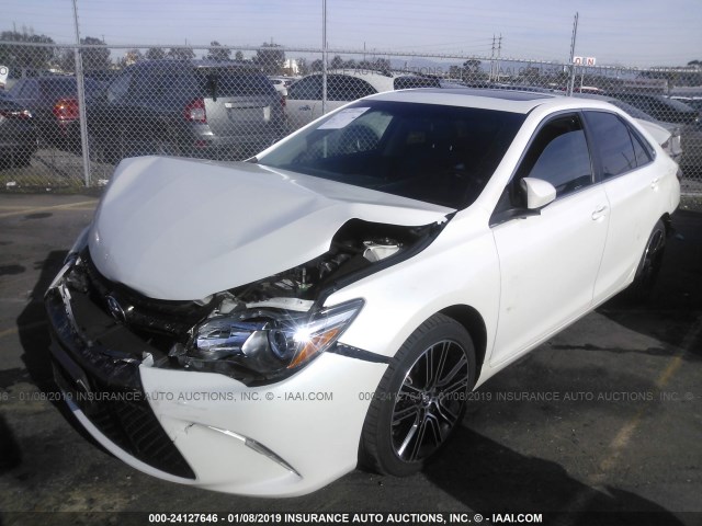 4T1BF1FK7GU180002 - 2016 TOYOTA CAMRY LE/XLE/SE/XSE WHITE photo 2