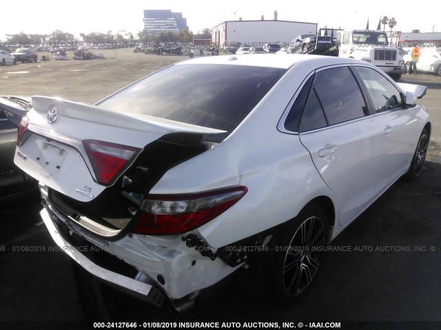 4T1BF1FK7GU180002 - 2016 TOYOTA CAMRY LE/XLE/SE/XSE WHITE photo 4