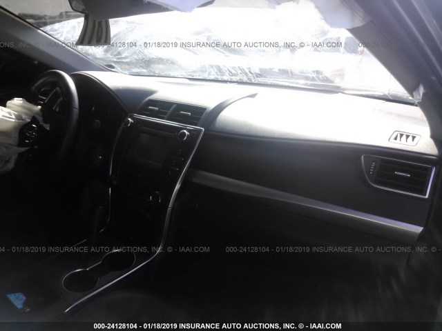 4T1BF1FK6GU607847 - 2016 TOYOTA CAMRY LE/XLE/SE/XSE GRAY photo 5