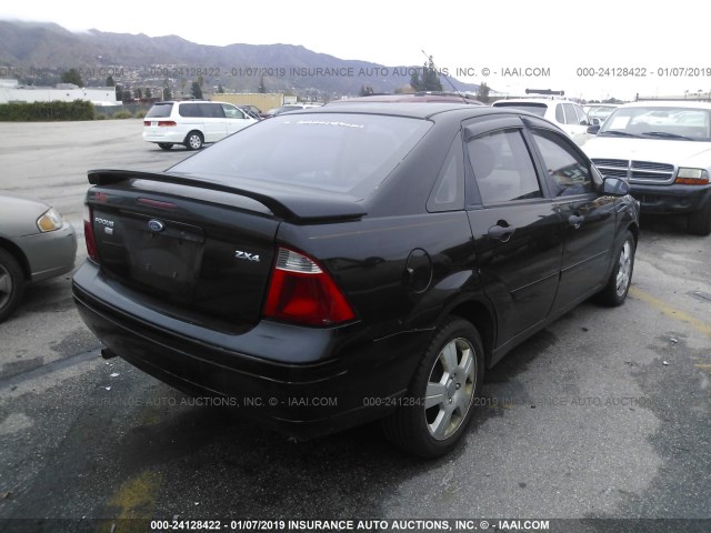 1FAHP34NX6W239024 - 2006 FORD FOCUS ZX4 BLACK photo 4