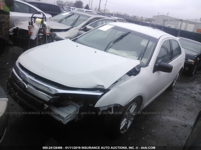 3FAHP0GA8CR268527 - 2012 FORD FUSION S WHITE photo 2