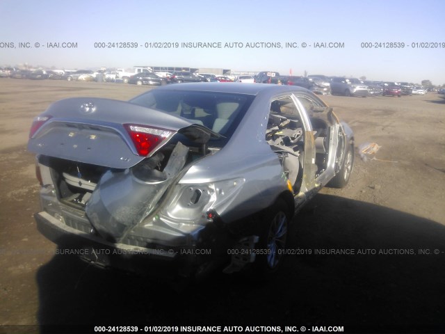 4T1BF1FK2HU333970 - 2017 TOYOTA CAMRY LE/XLE/SE/XSE SILVER photo 4