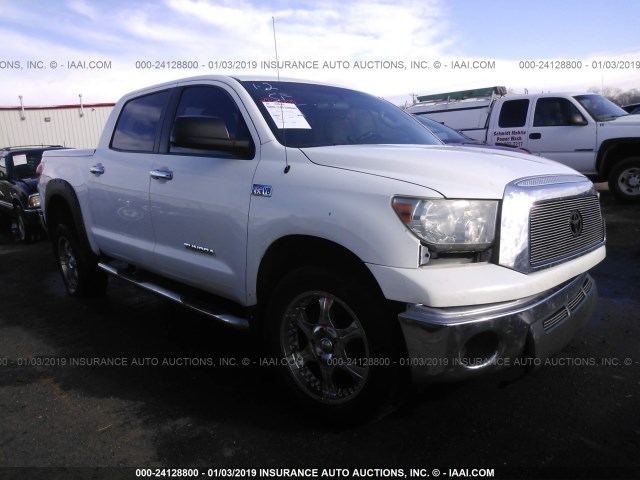 5TFEV541X8X068901 - 2008 TOYOTA TUNDRA CREWMAX/CREWMAX SR5 WHITE photo 1