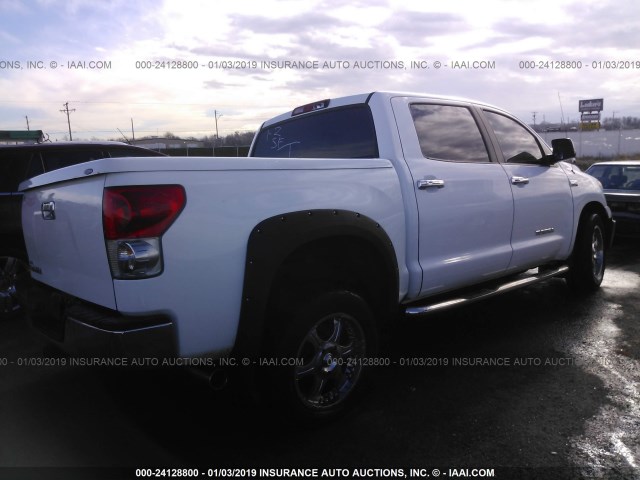 5TFEV541X8X068901 - 2008 TOYOTA TUNDRA CREWMAX/CREWMAX SR5 WHITE photo 4