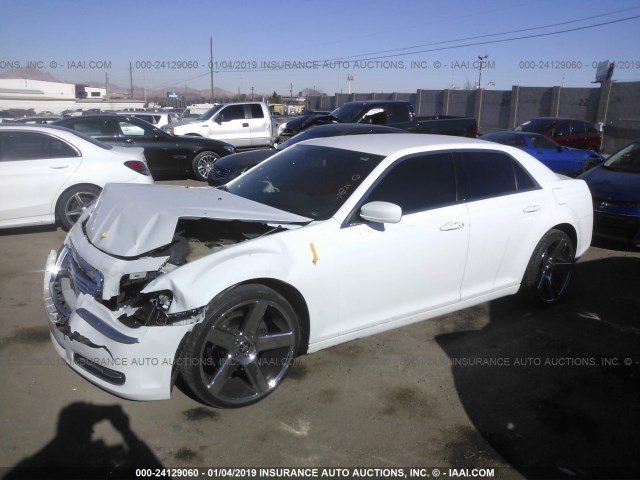 2C3CCAAGXEH121633 - 2014 CHRYSLER 300 WHITE photo 2