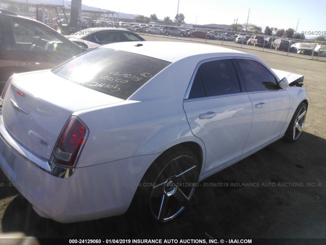 2C3CCAAGXEH121633 - 2014 CHRYSLER 300 WHITE photo 4