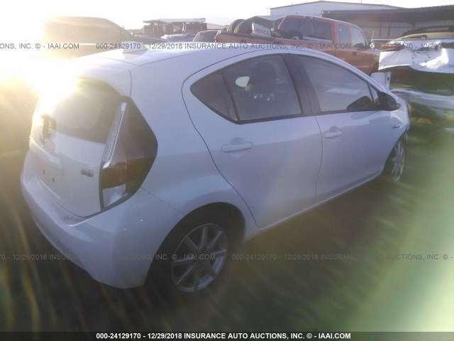 JTDKDTB33G1129702 - 2016 TOYOTA PRIUS C WHITE photo 4