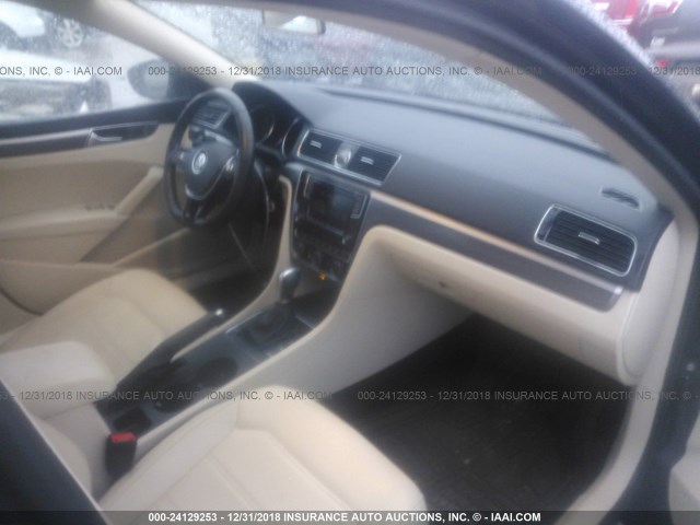 1VWDT7A33HC080203 - 2017 VOLKSWAGEN PASSAT R-LINE Qara foto 5