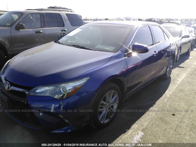 4T1BF1FK6FU885033 - 2015 TOYOTA CAMRY LE/XLE/SE/XSE BLUE photo 2