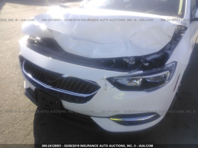 W04GP6SX6J1121919 - 2018 BUICK REGAL ESSENCE WHITE photo 6