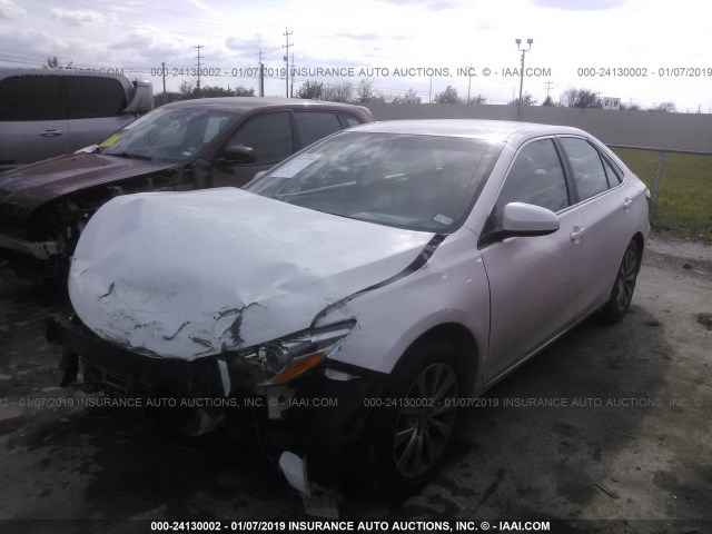 4T4BF1FK0FR457528 - 2015 TOYOTA CAMRY LE/XLE/SE/XSE 白色 照片 2