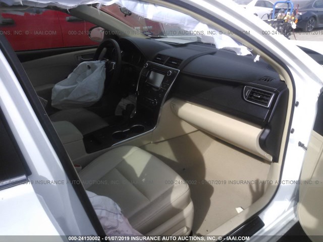 4T4BF1FK0FR457528 - 2015 TOYOTA CAMRY LE/XLE/SE/XSE 白色 照片 5