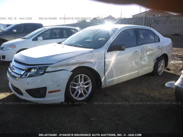 3FAHP0GA1BR346211 - 2011 FORD FUSION S WHITE photo 2