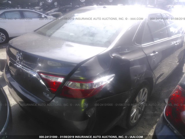 4T1BF1FKXHU687882 - 2017 TOYOTA CAMRY LE/XLE/SE/XSE GRAY photo 4